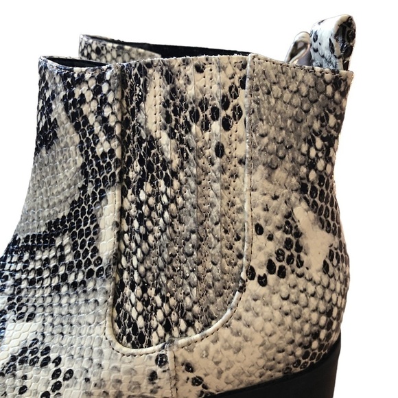 Blondo Waterproof Leather Snakeskin Print Ankle Boot 7 NWT - Picture 5 of 16